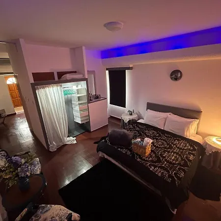 Luxurious 1-bedroom Apartment *